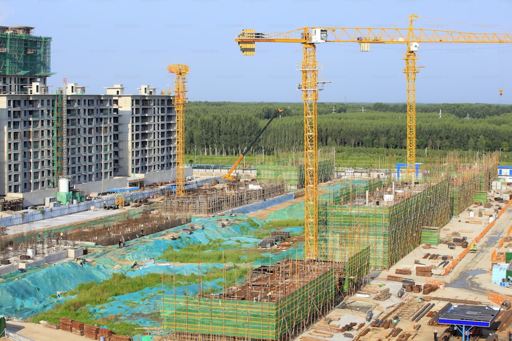Workers work on construction sites, workers build residential buildings
