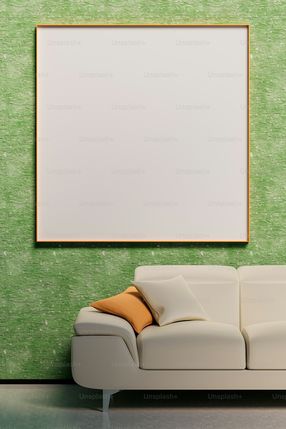 um sofá branco sentado em frente a uma parede verde