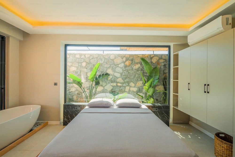 una camera da letto con un muro di pietra e una grande finestra