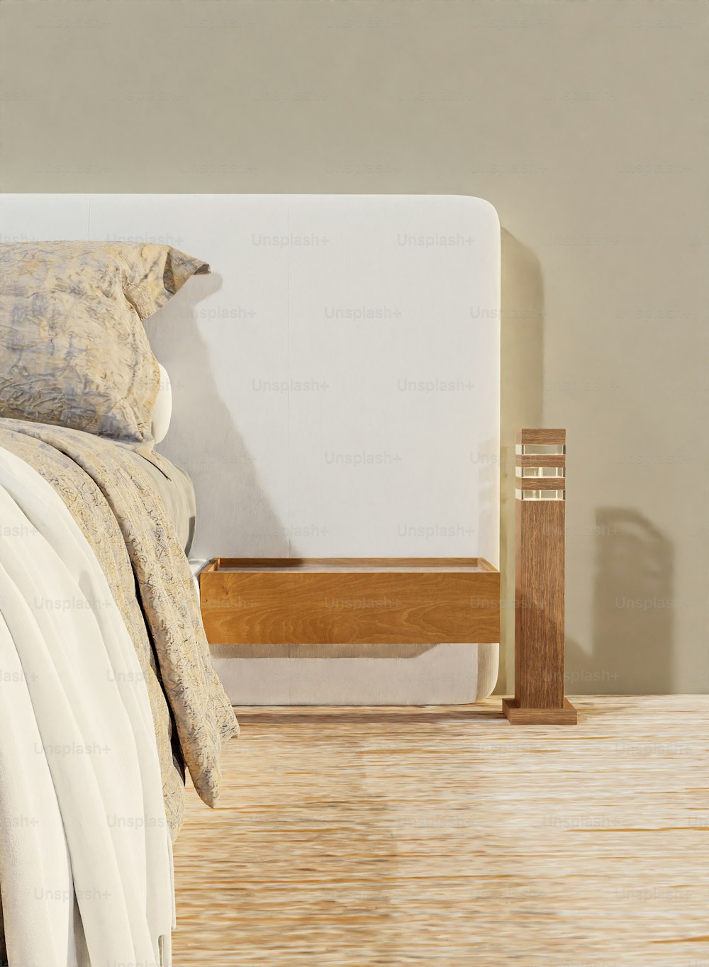 하얀 시트와 나무 헤드보드가 있는 침대