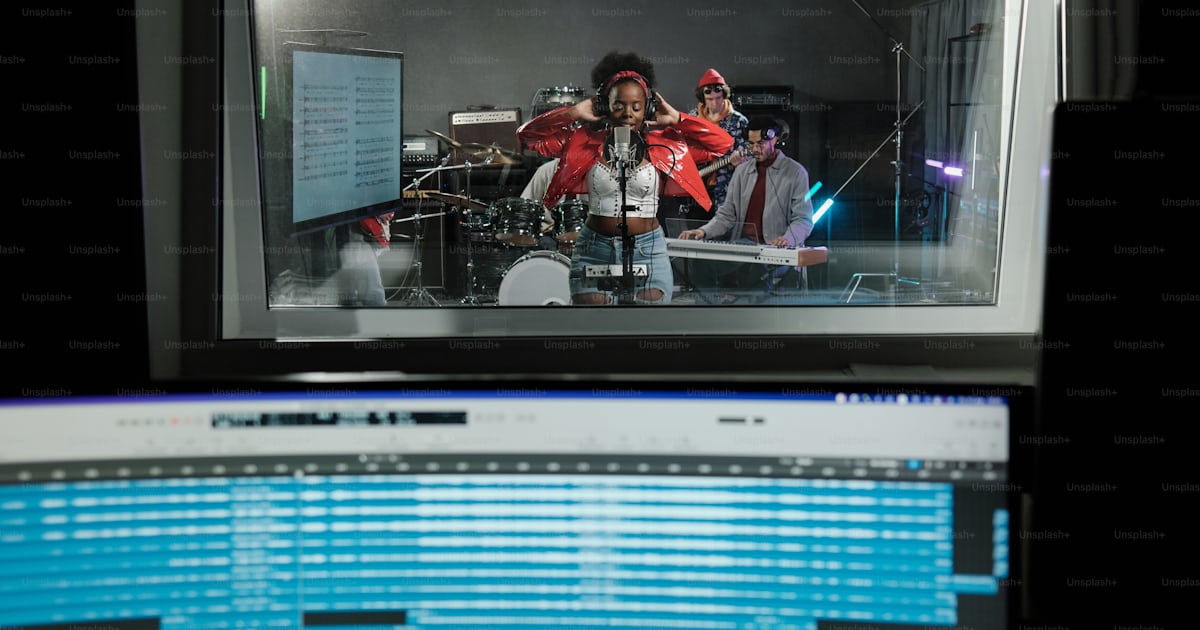 A computer screen with a band on it photo – Musicians Image on Unsplash
