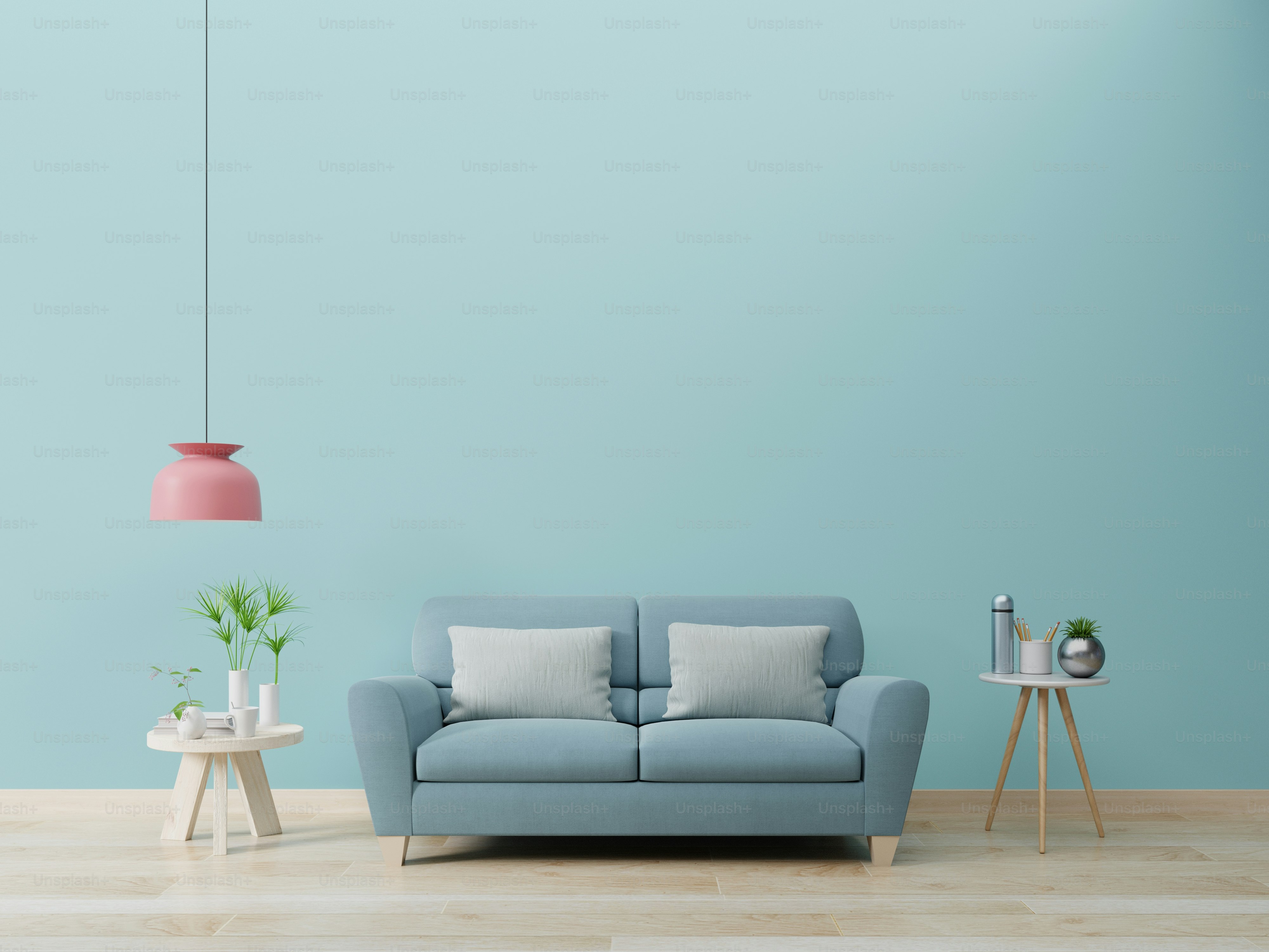 Interno moderno del soggiorno con divano e piante verdi, lampada, tavolo su sfondo blu della parete. Rendering 3D