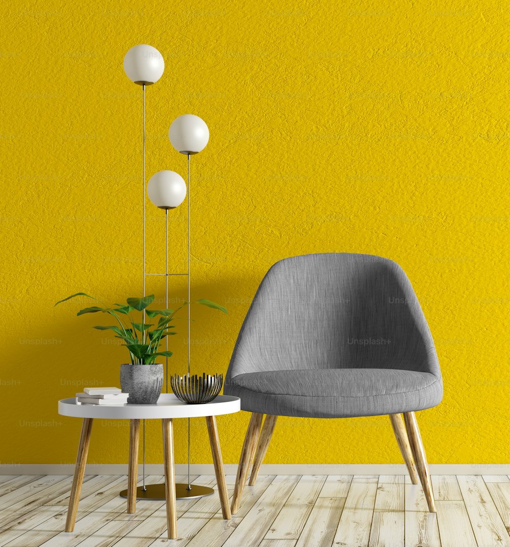 Interior de la sala de estar con sillón gris, mesa de centro y lámpara de pie sobre pared amarilla, diseño del hogar 3d renderizado