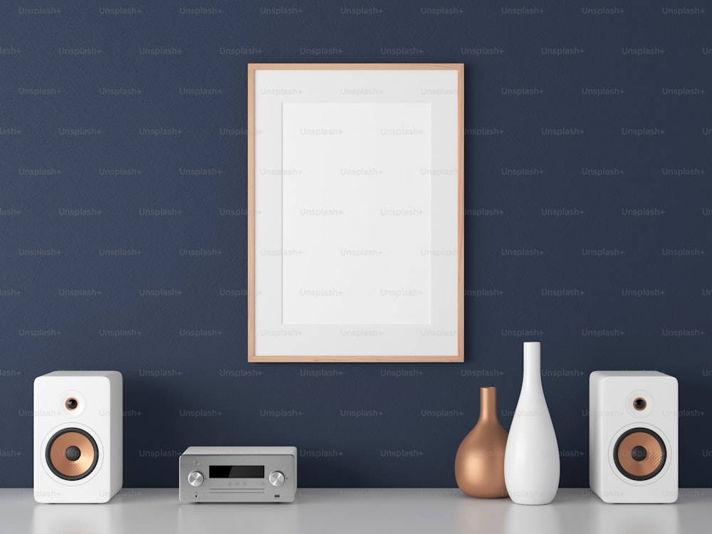 Poster mit Holzrahmen-Mockup und Micro-Component-Stereoanlage auf weißem Regal, 3D-Rendering
