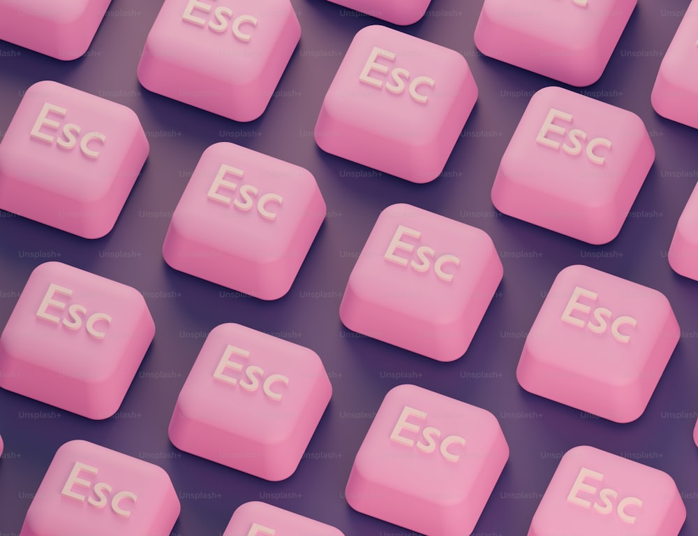 Un primer plano de un teclado rosa con letras blancas