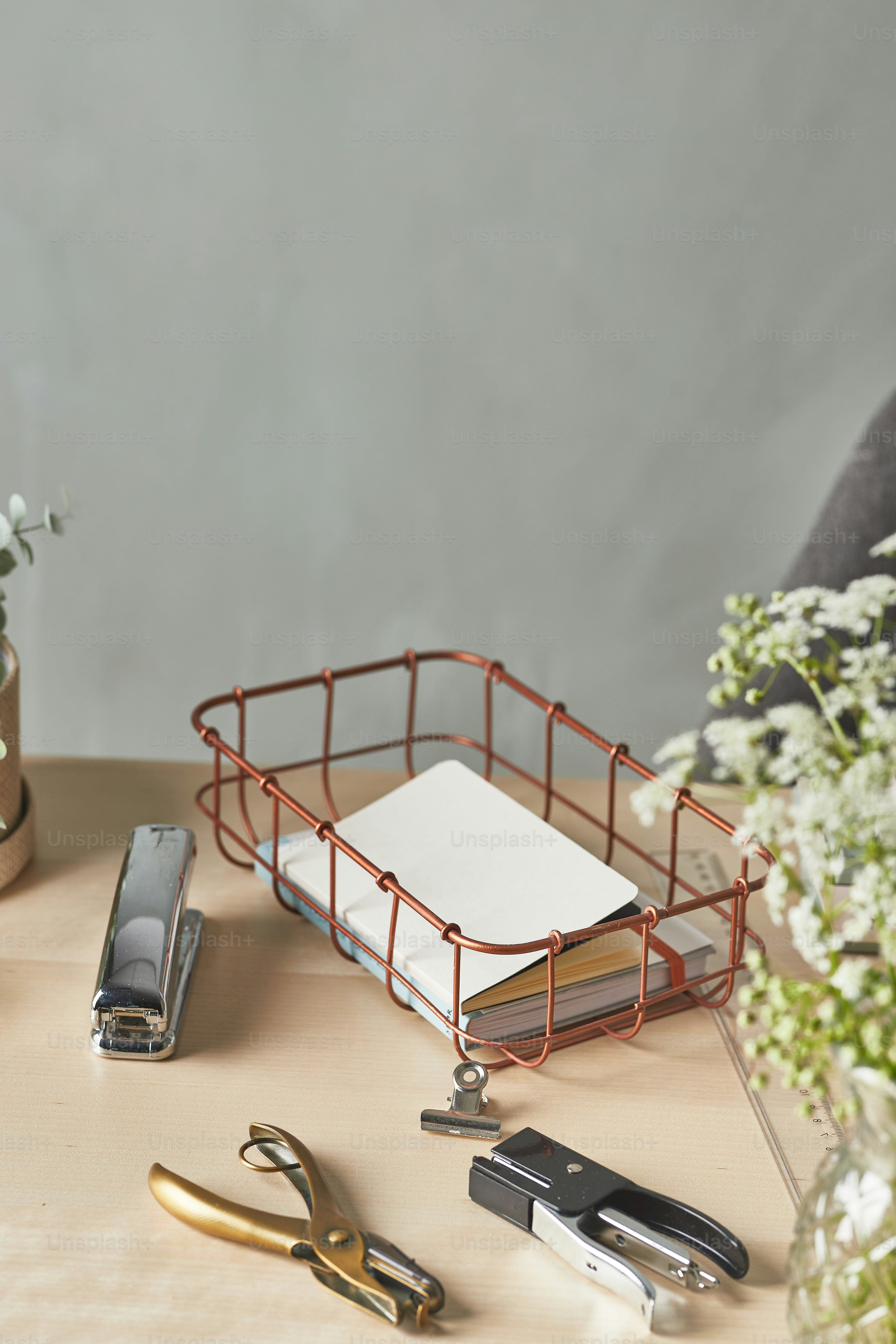 Freecycle Bedside Table Pictures | Download Free Images on Unsplash