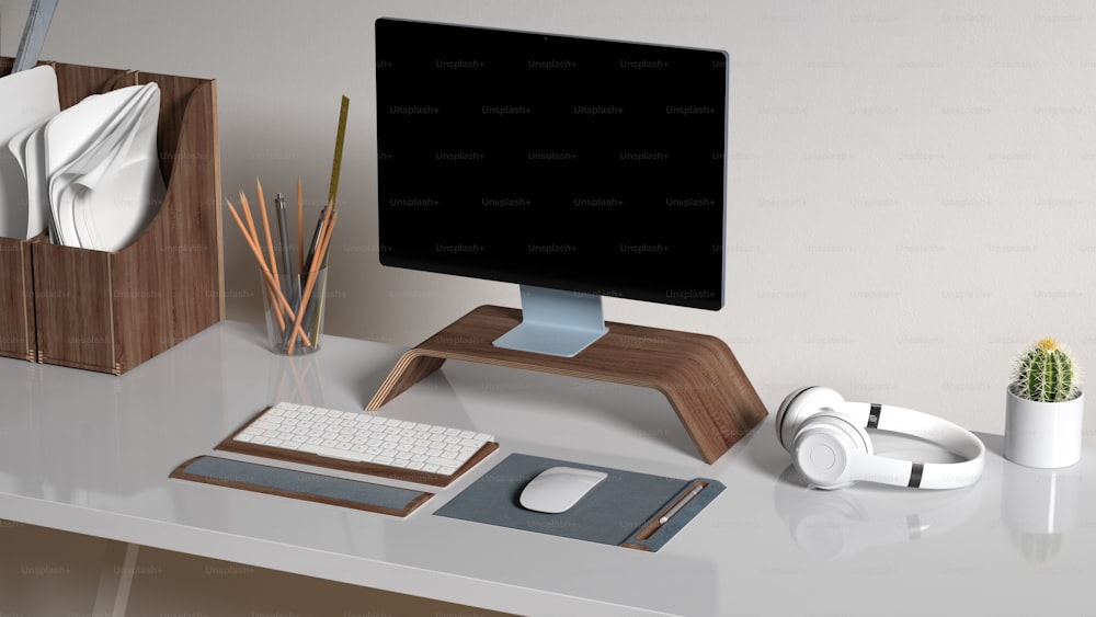 um monitor de computador sentado em cima de uma mesa