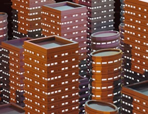 un grand groupe de piles de bâtiments orange et blanc