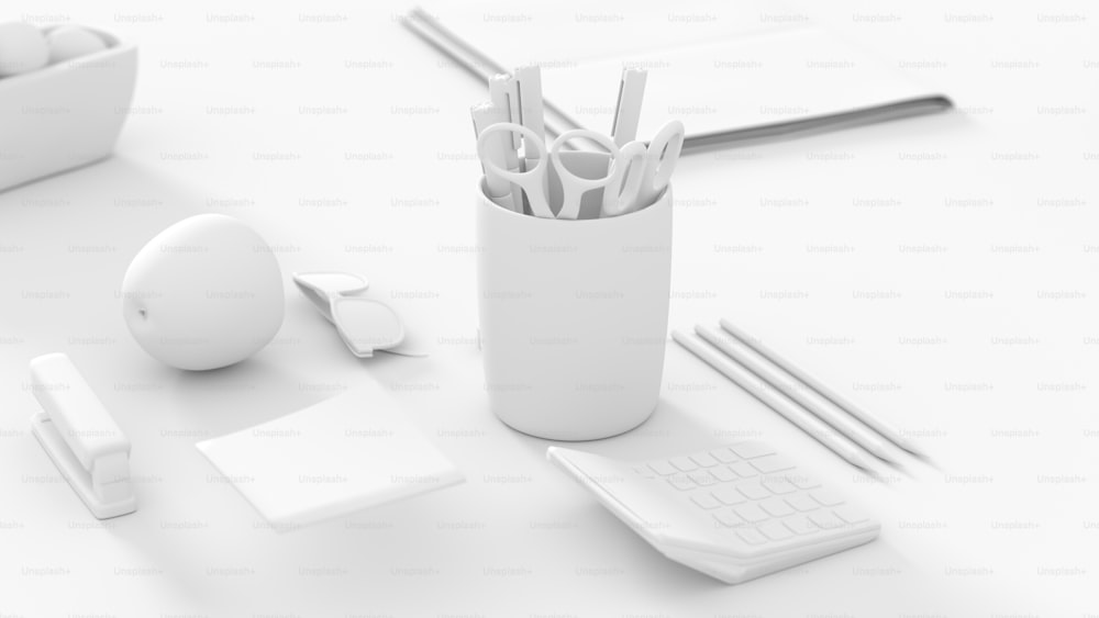 uma mesa branca com teclado, mouse e canetas
