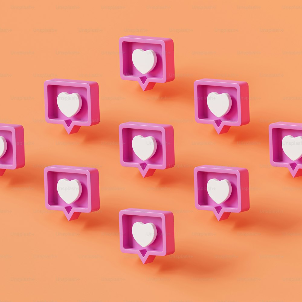 un groupe de cœurs en plastique rose avec un arc sur eux