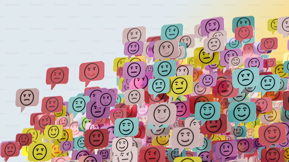 Eine Gruppe bunter Sprechblasen mit darauf gezeichneten Gesichtern
