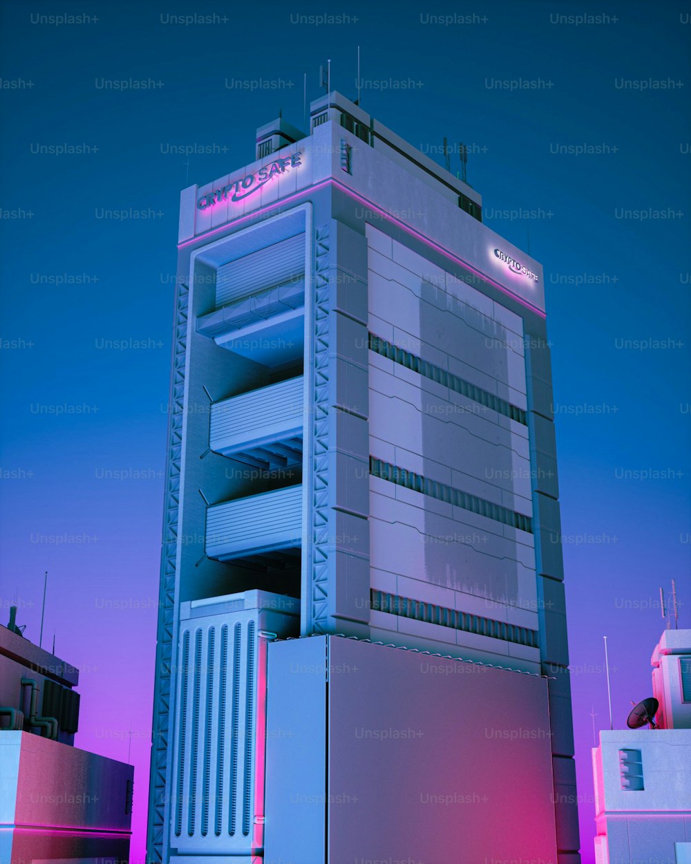 Un edificio alto con una luz rosa en la parte superior