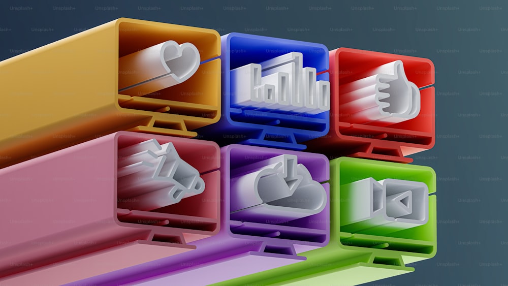 Un mucchio di scatole di diversi colori impilate una sopra l'altra
