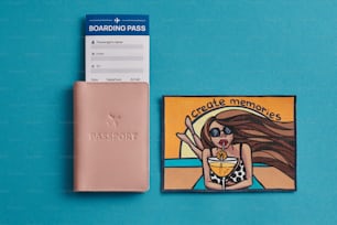 un estuche para pasaporte junto a un titular de tarjeta con una foto de una mujer sosteniendo un