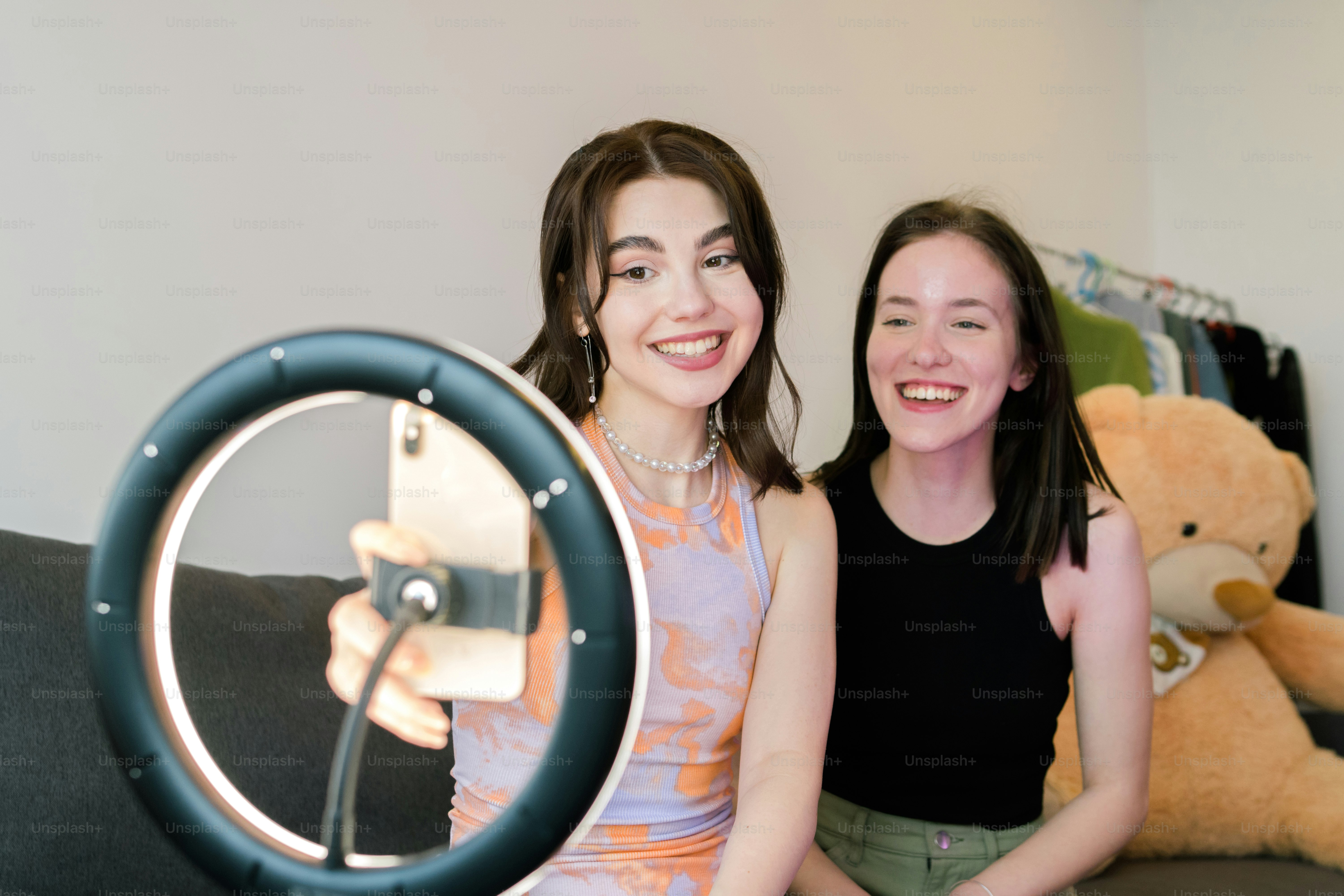 premium_photo-1684712076000-2d01bf392497?ixid=M3wxMjA3fDB8MXxzZWFyY2h8NTN8fHRpa3Rva3xlbnwwfHx8fDE3Mzc2MzI4NTh8MA%5Cu0026ixlib=rb-4.0.3