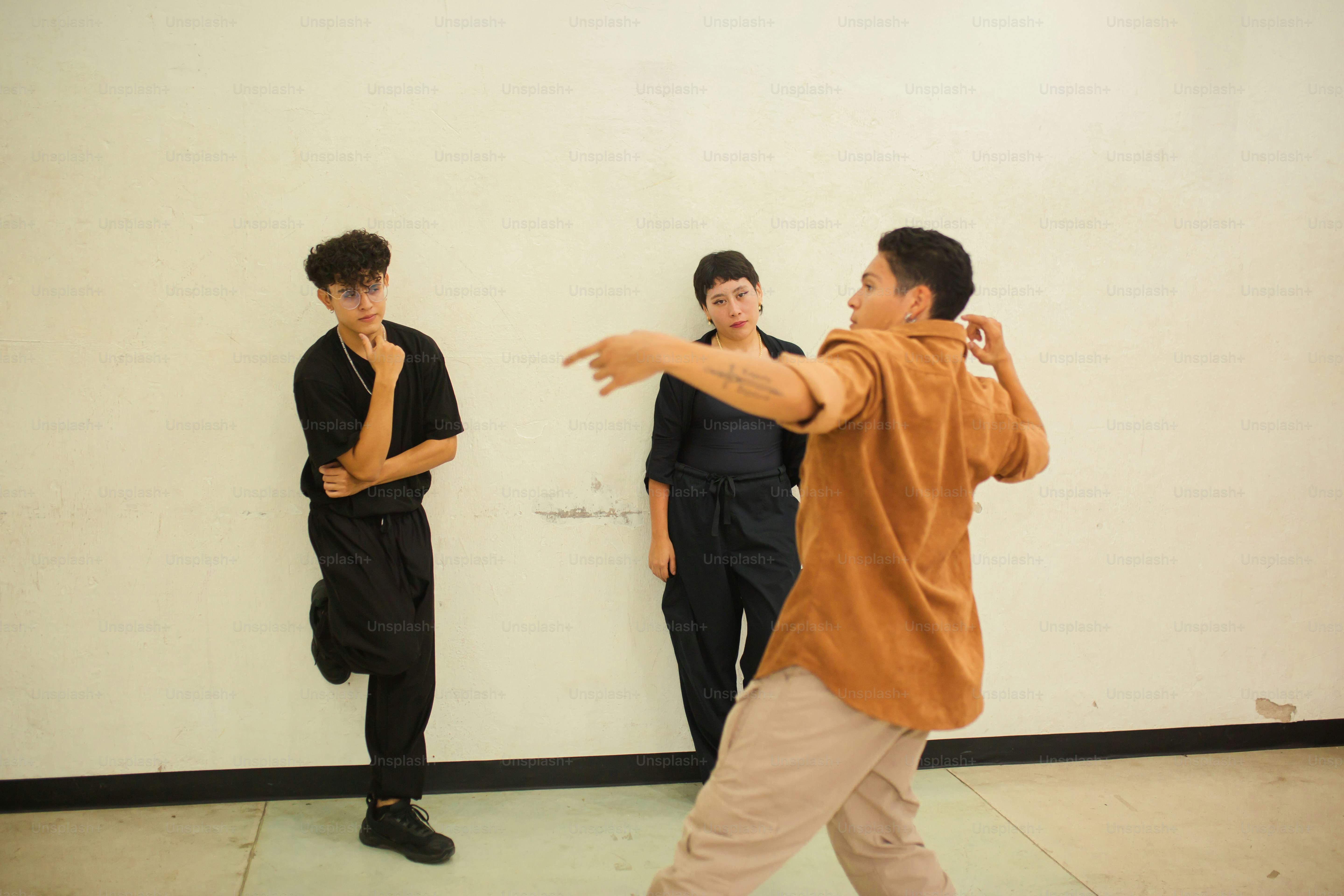 A group of people dancing in a dance studio photo – Dance Image on Unsplash
