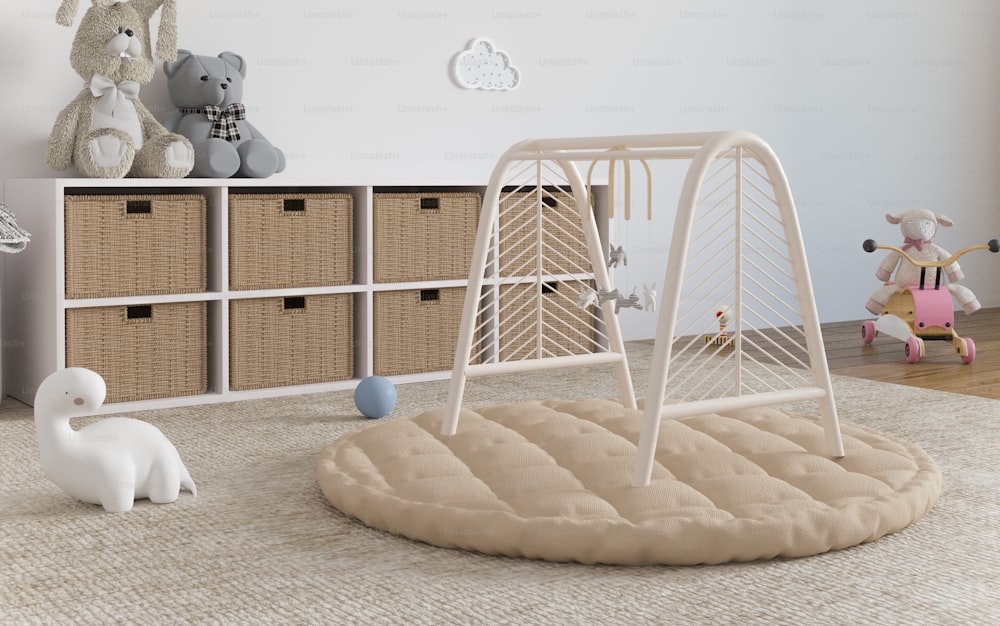 une chambre de bébé avec une balançoire et des jouets