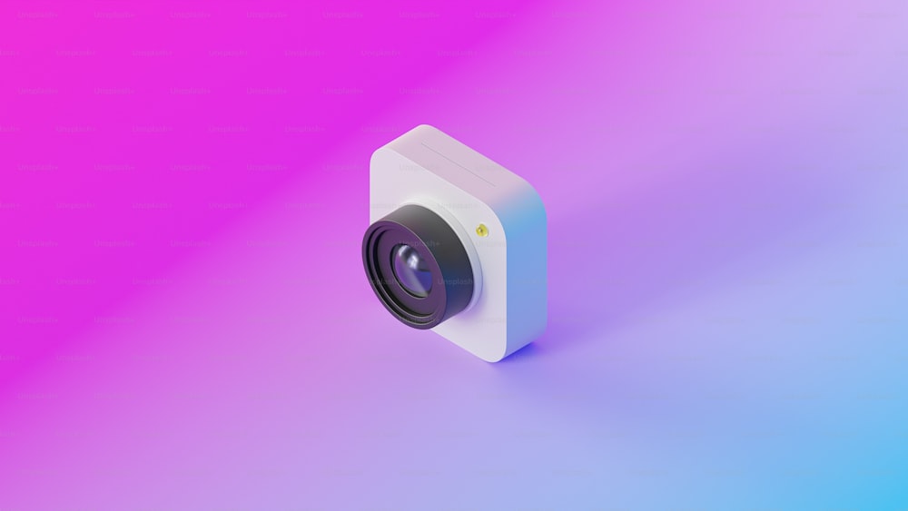 una fotocamera con un obiettivo su sfondo viola e blu
