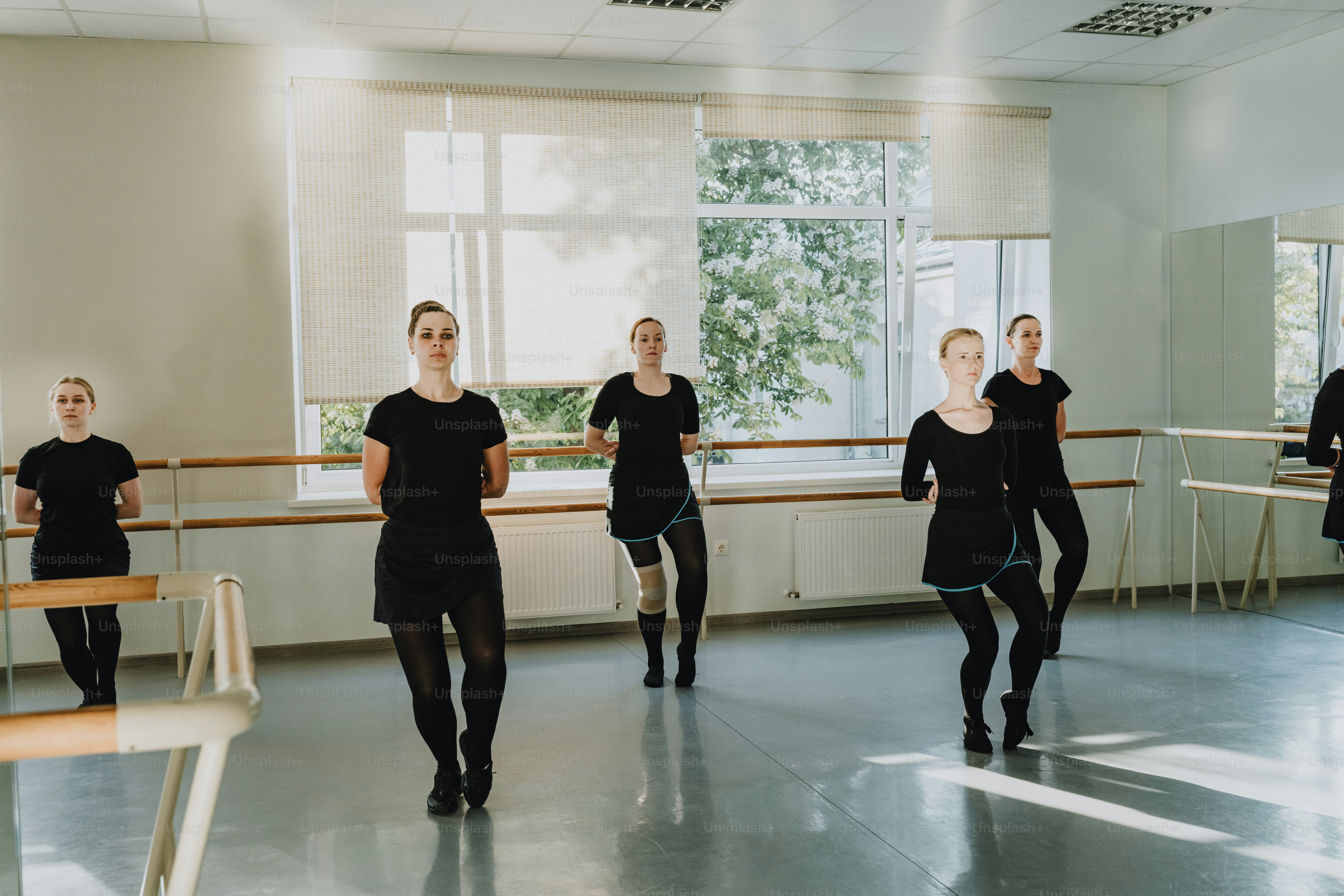 A group of dancers in a dance studio photo – Dance Image on Unsplash