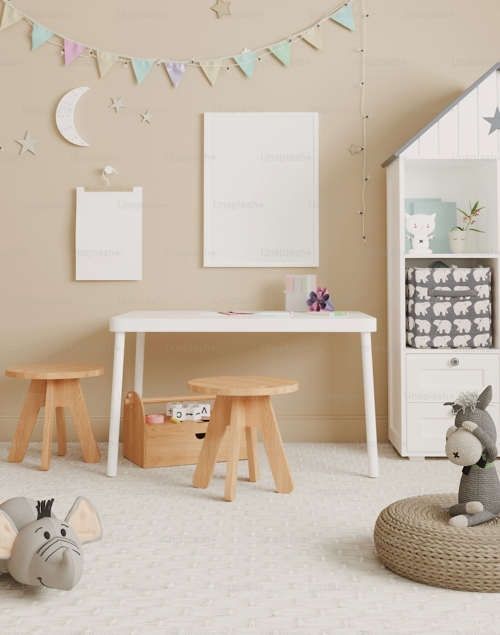 una habitación infantil con una mesa blanca y dos taburetes