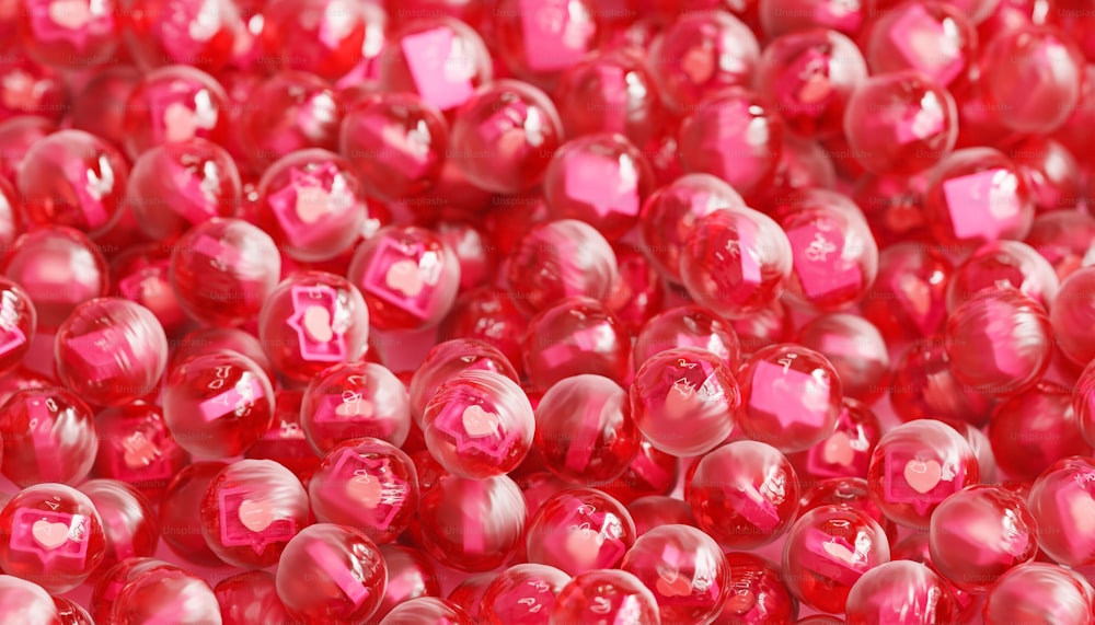 Un primo piano di un mazzo di perline rosse