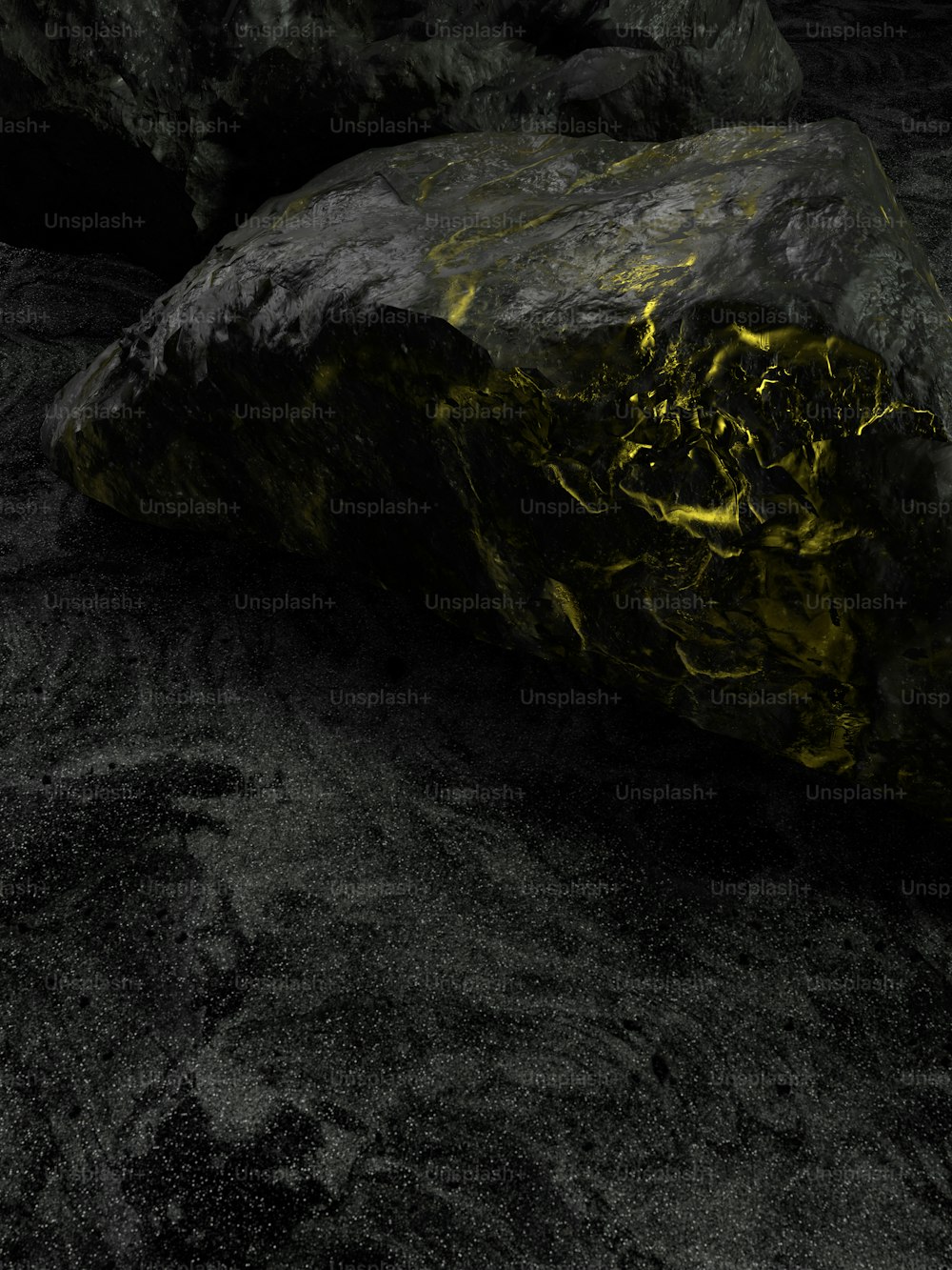 노란색 물질이 있는 바위