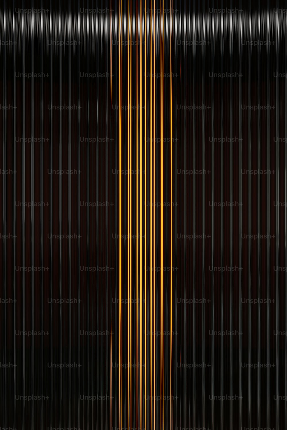 um fundo preto e dourado com linhas verticais