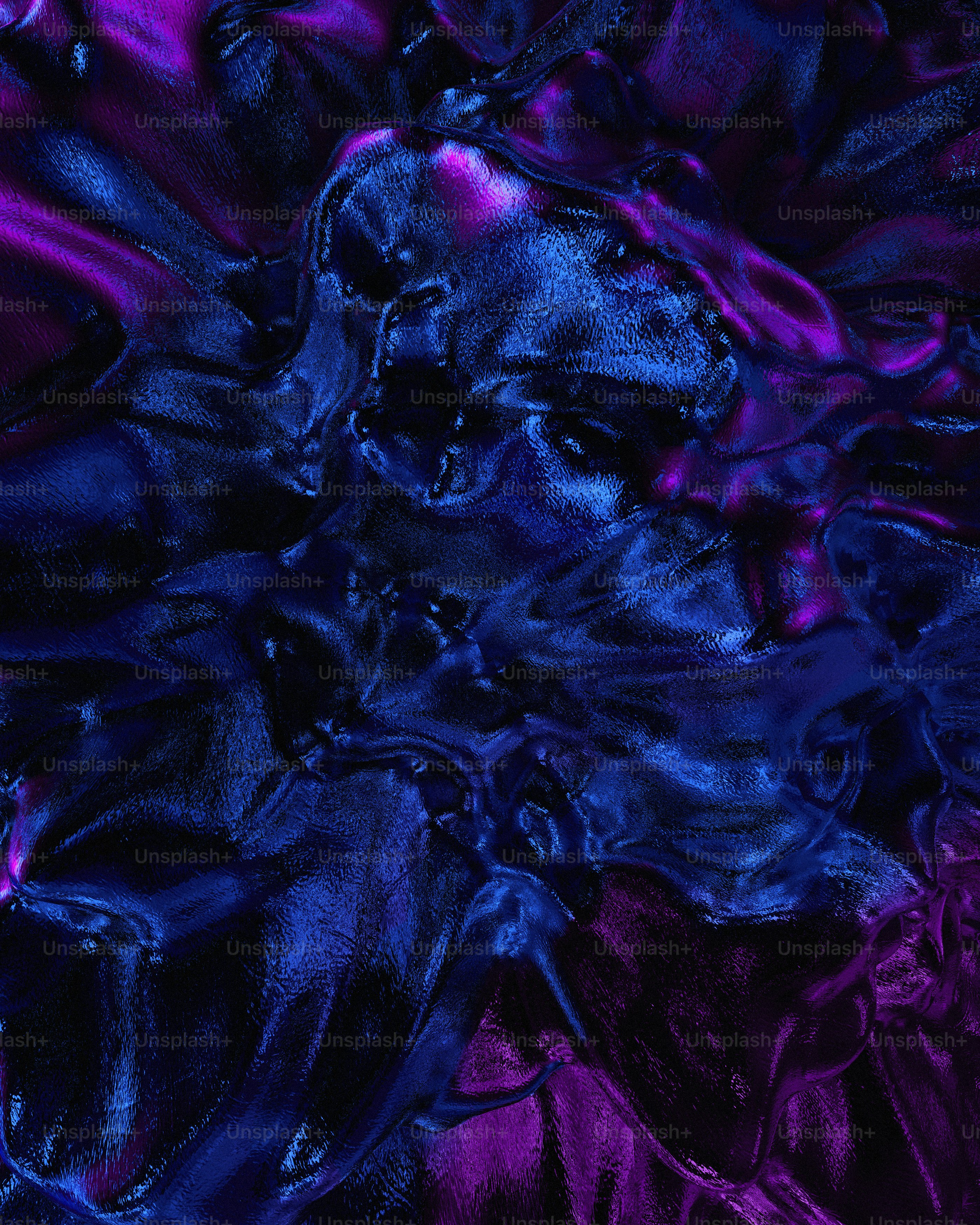 un primo piano di un panno viola e blu