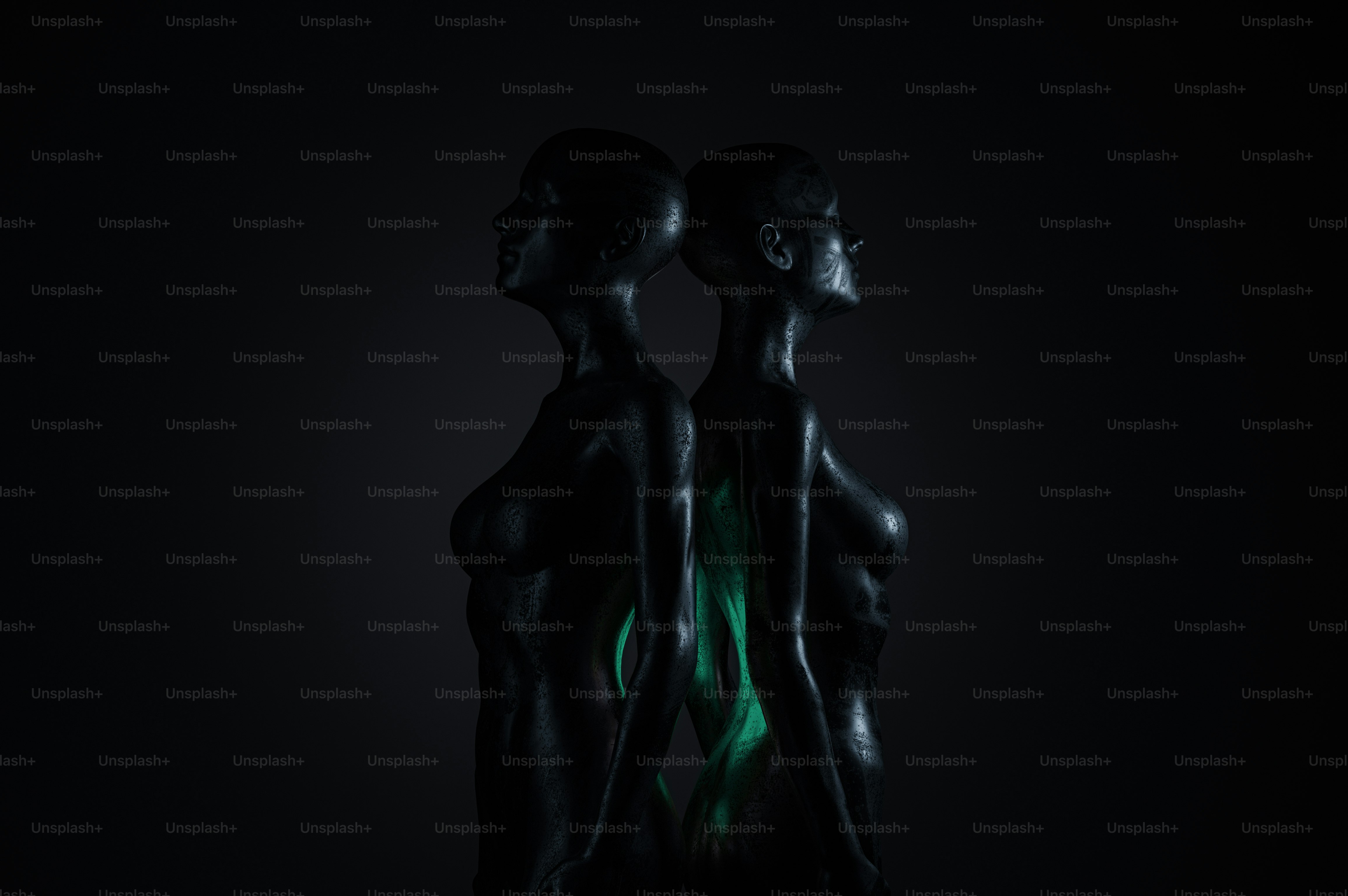 um par de estátuas ao lado um do outro