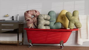 eine Badewanne, gefüllt mit vielen verschiedenfarbigen Kissen