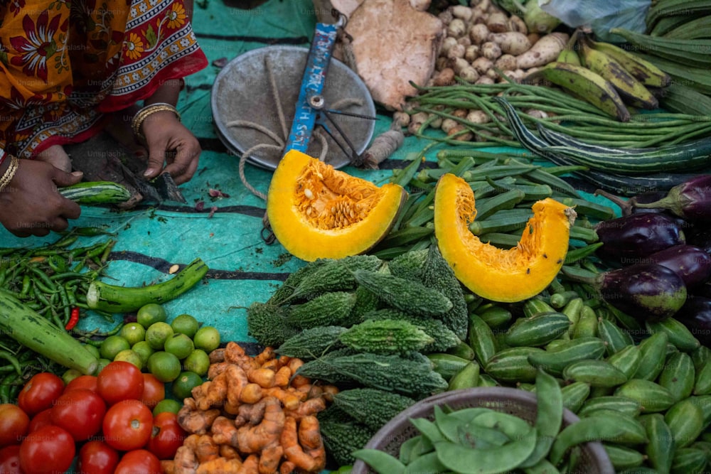 a table filled with lots of different types of vegetables