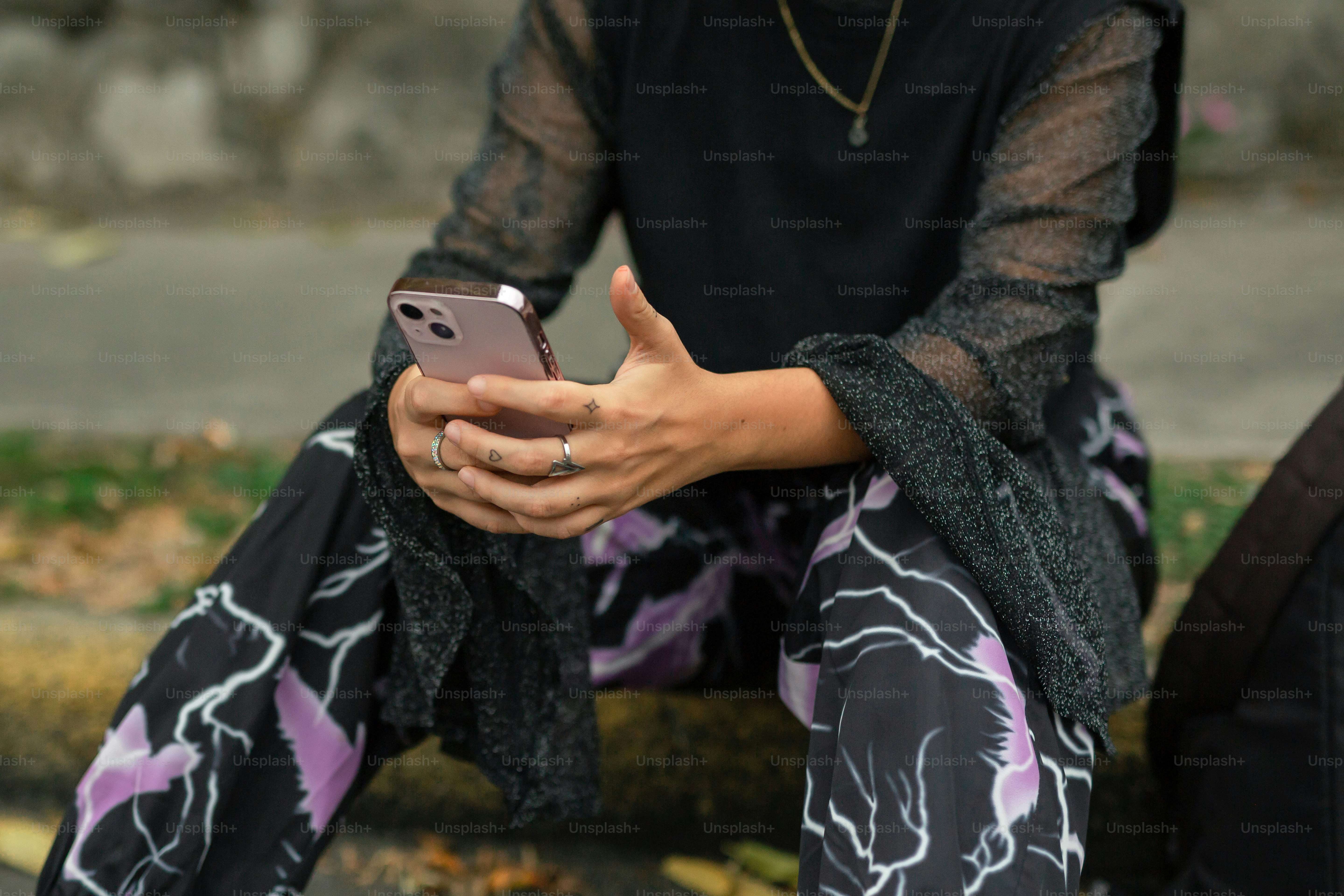 premium_photo-1687817744671-0e0ade76a543?ixid=M3wxMjA3fDB8MXxzZWFyY2h8OXx8YmF0aWslMjB3ZWFyfGVufDB8fHx8MTc2MDU1MjgwNnww\u0026ixlib=rb-4.1.0