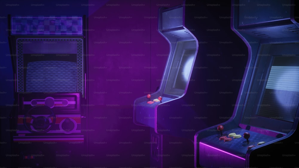 Une salle violette avec deux machines d’arcade