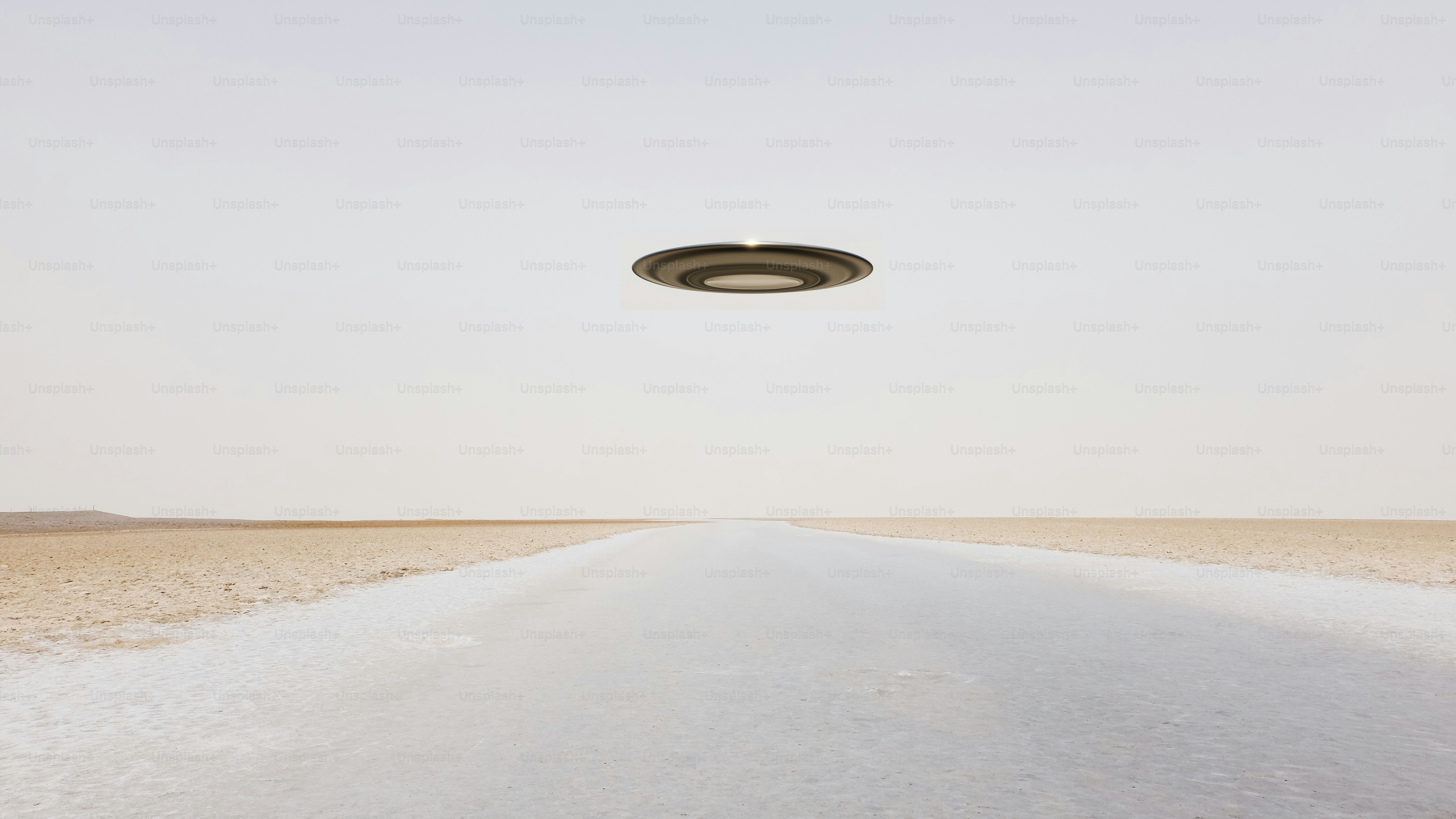 Un camino vacío en medio de la nada