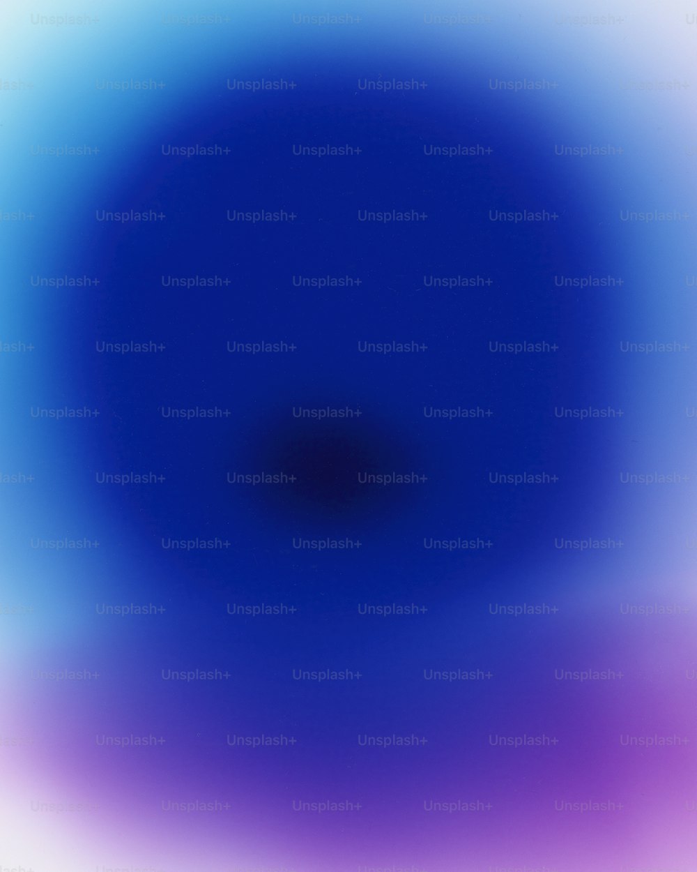 a blurry image of a blue and purple circle