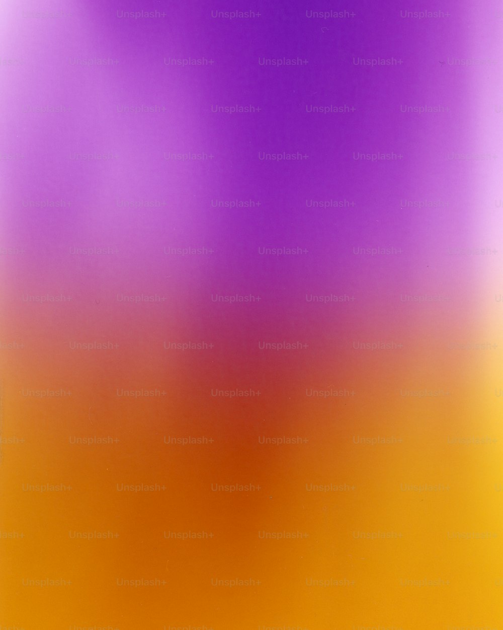 une image floue d’un arrière-plan jaune et violet