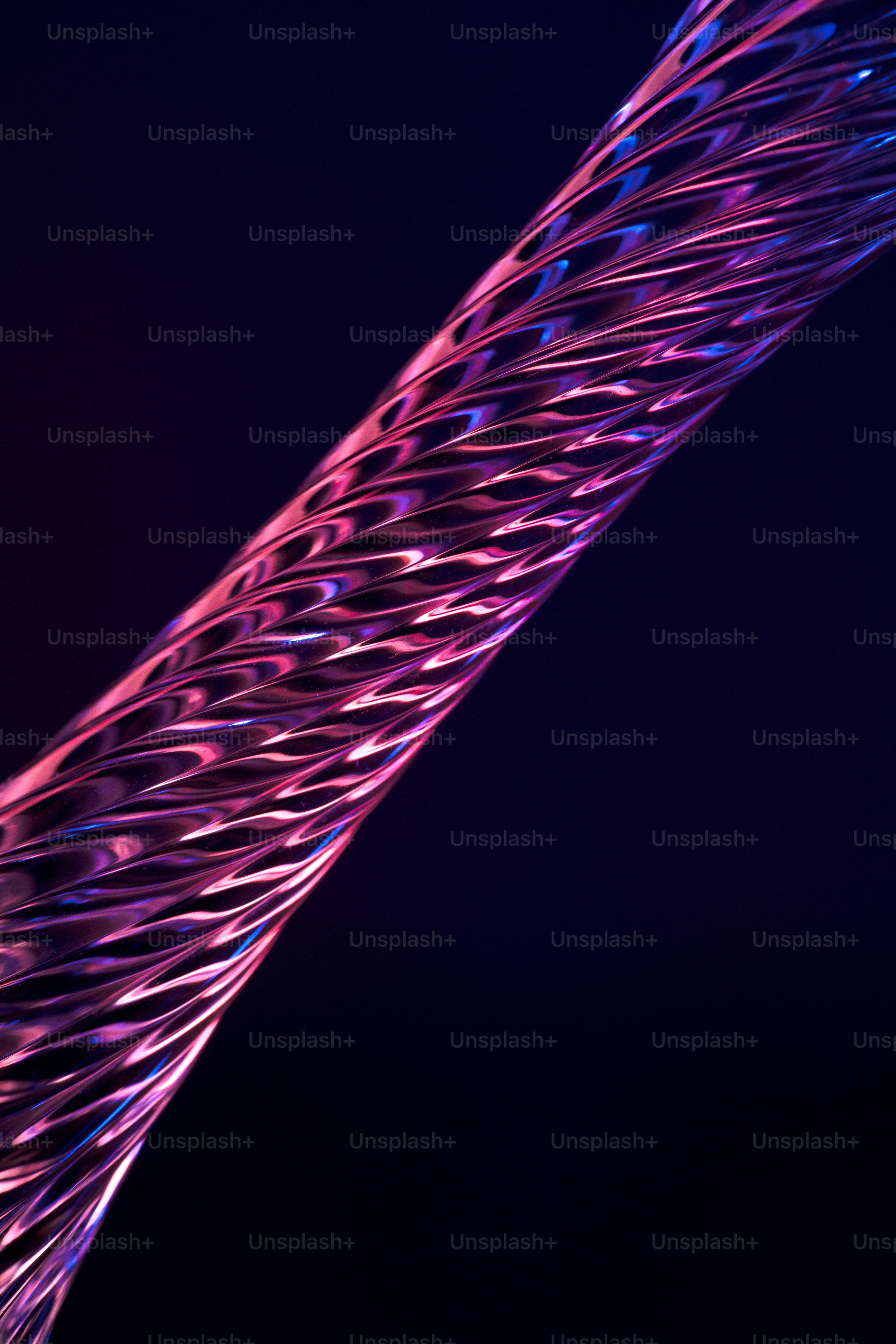 Gros plan d’un objet violet et bleu