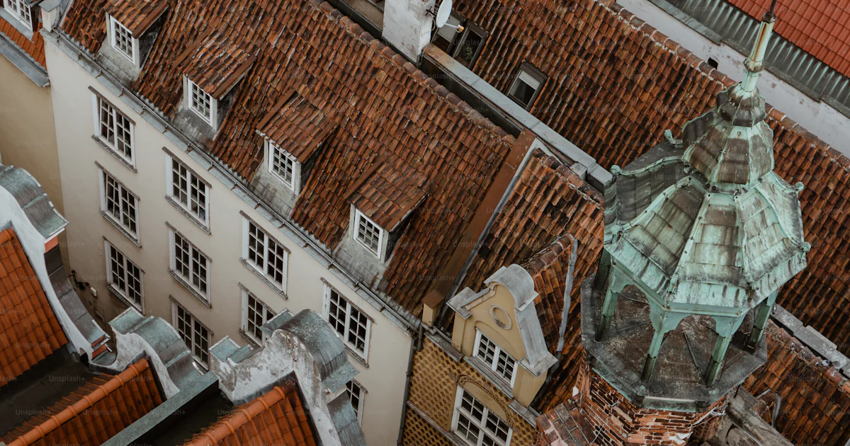 Eye Rooftops A bird's eye view of rooftops and buildings photo – Gdansk Image on ...