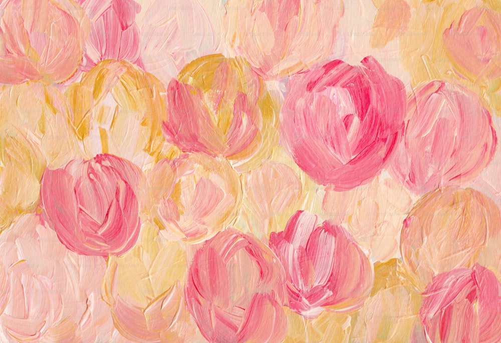 Una pintura de flores rosadas y amarillas sobre un fondo blanco