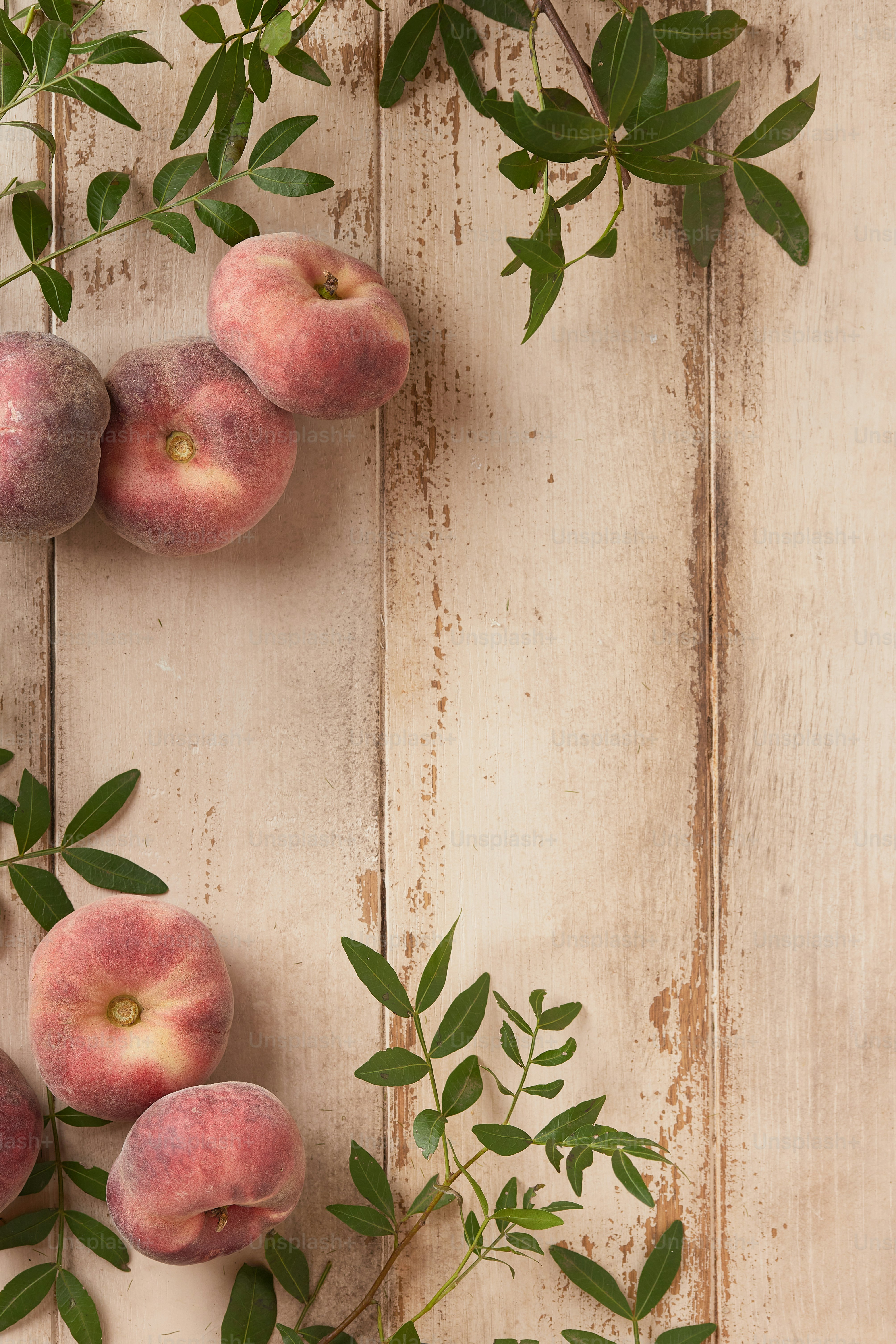 a group of peaches sitting on top of a wooden table