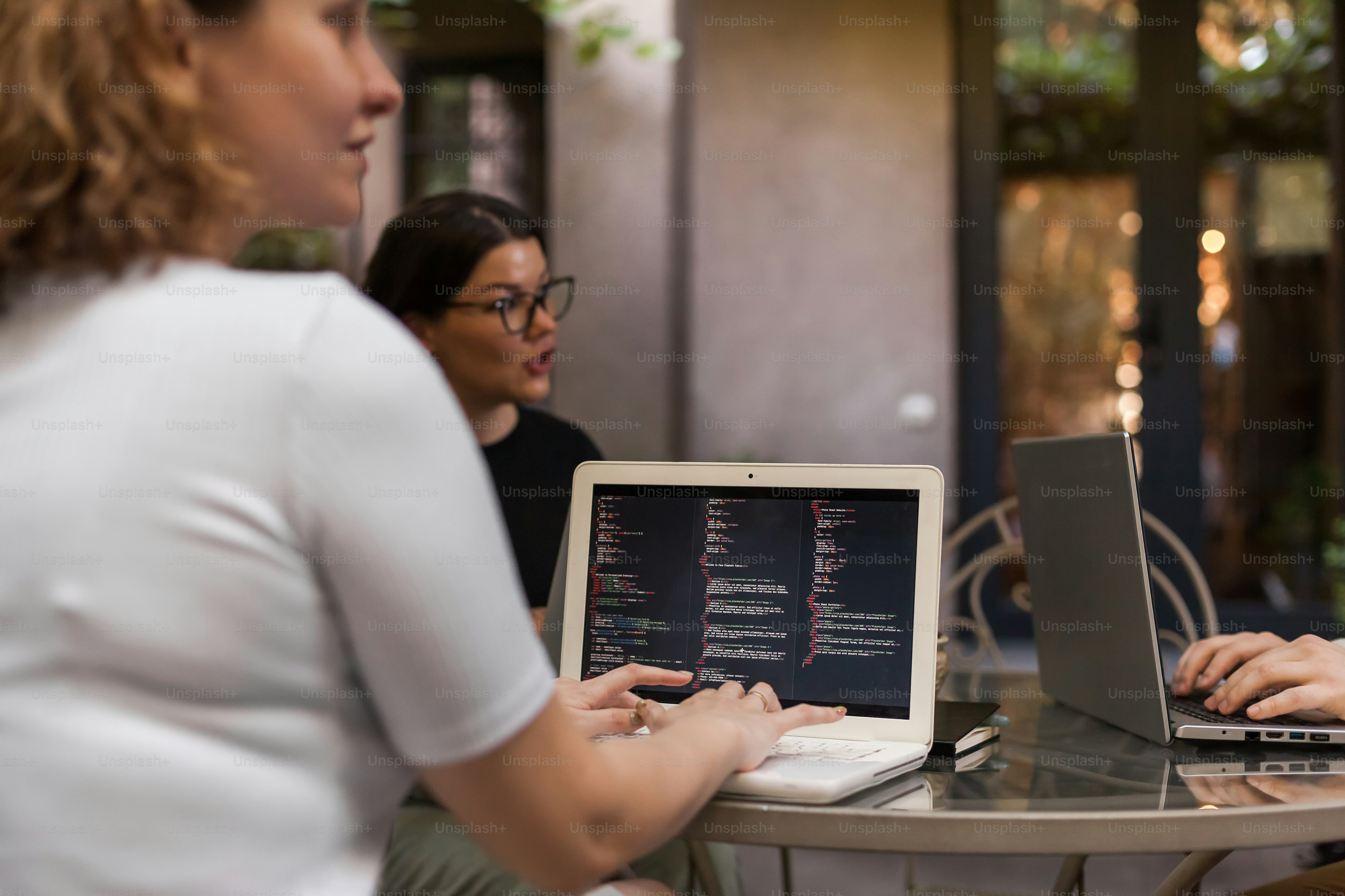 premium_photo-1690303193719-f2e07048e50a?fm=jpg&q=60&w=3000&ixlib=rb-4.0.3&ixid=M3wxMjA3fDB8MHxzZWFyY2h8MTA5fHwlRUQlOTQlODQlRUIlQTElOUMlRUElQjclQjglRUIlOUUlOTglRUIlQjAlOER8ZW58MHx8MHx8fDA%3D