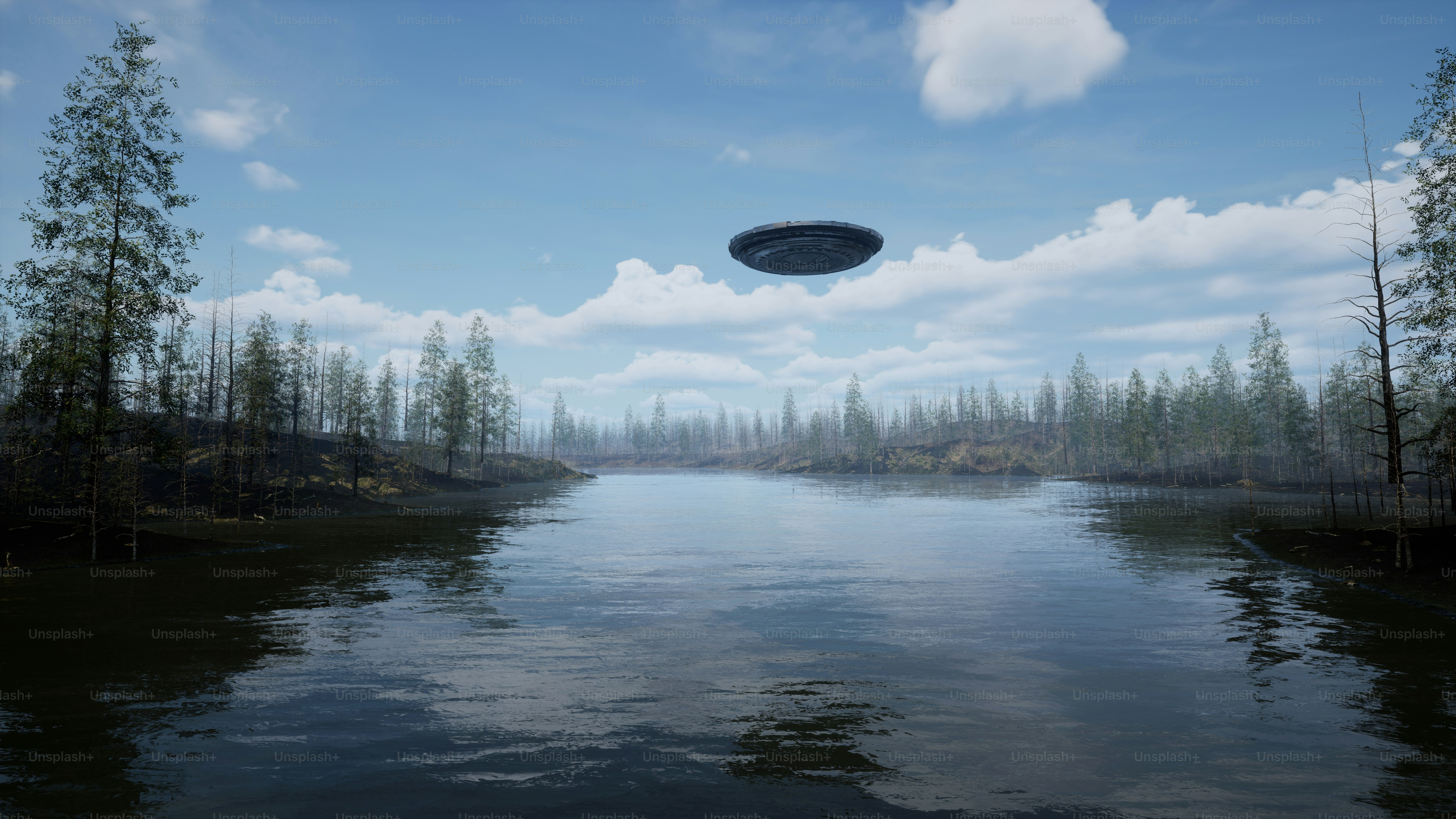 eine Frisbee, die über ein Gewässer fliegt