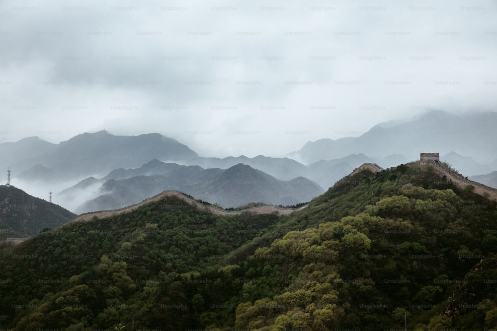 the great wall of china on a cloudy day