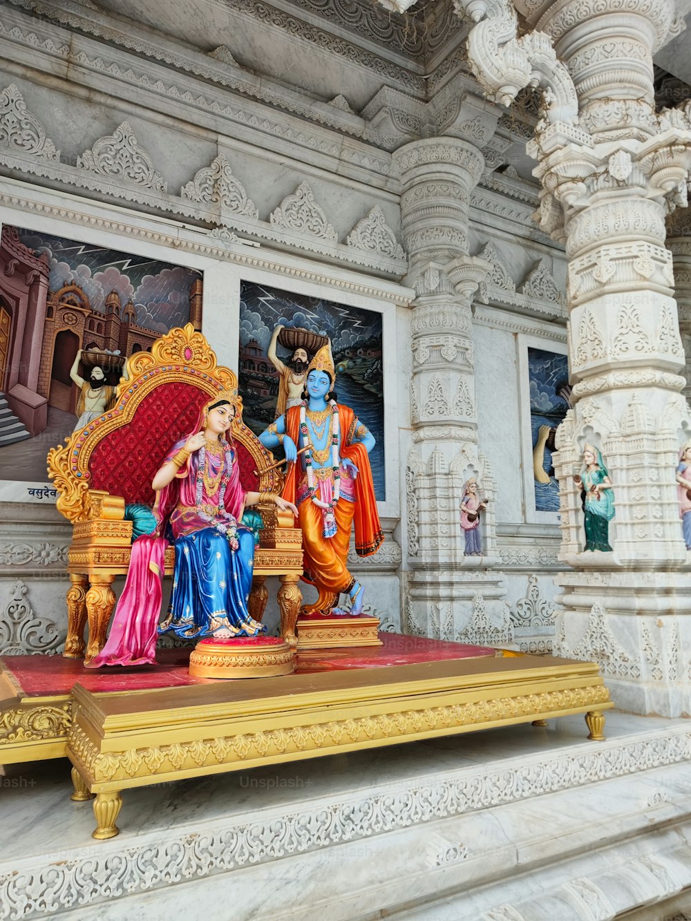 a statue of a man sitting on a throne