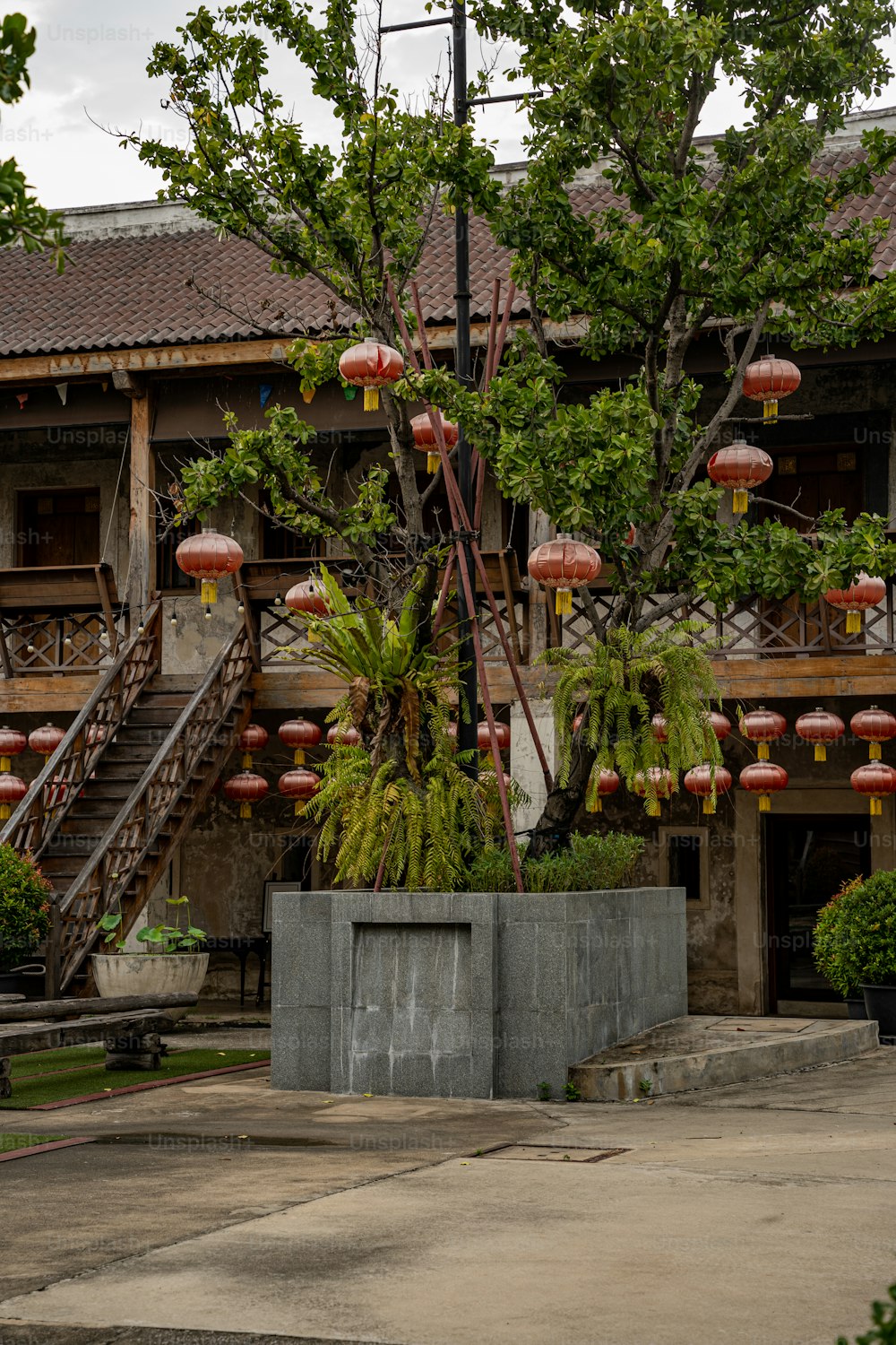 a building with a bunch of red lanterns hanging from it's roof