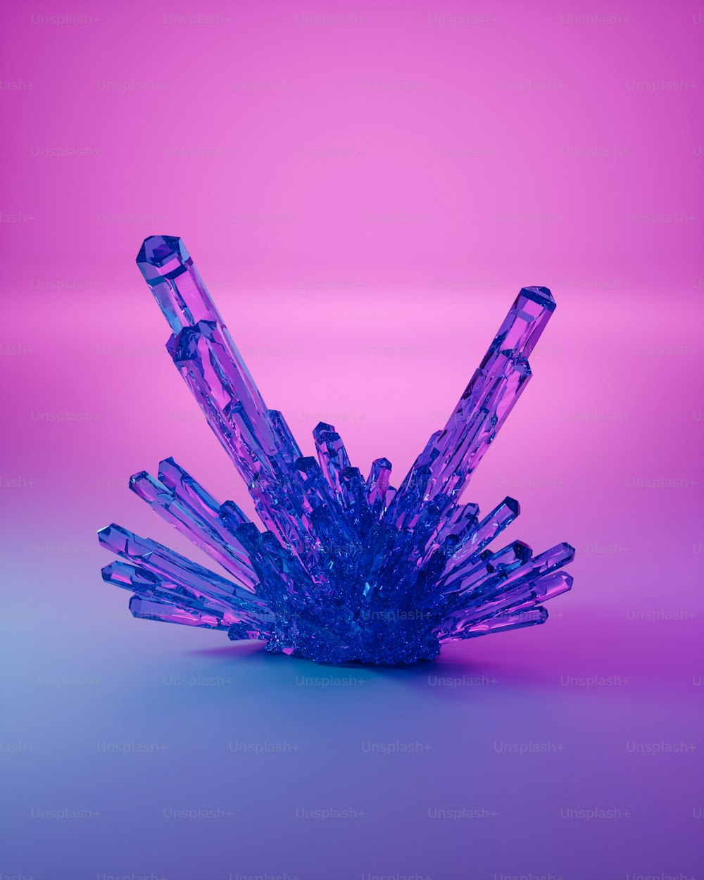 un objet violet assis sur une table