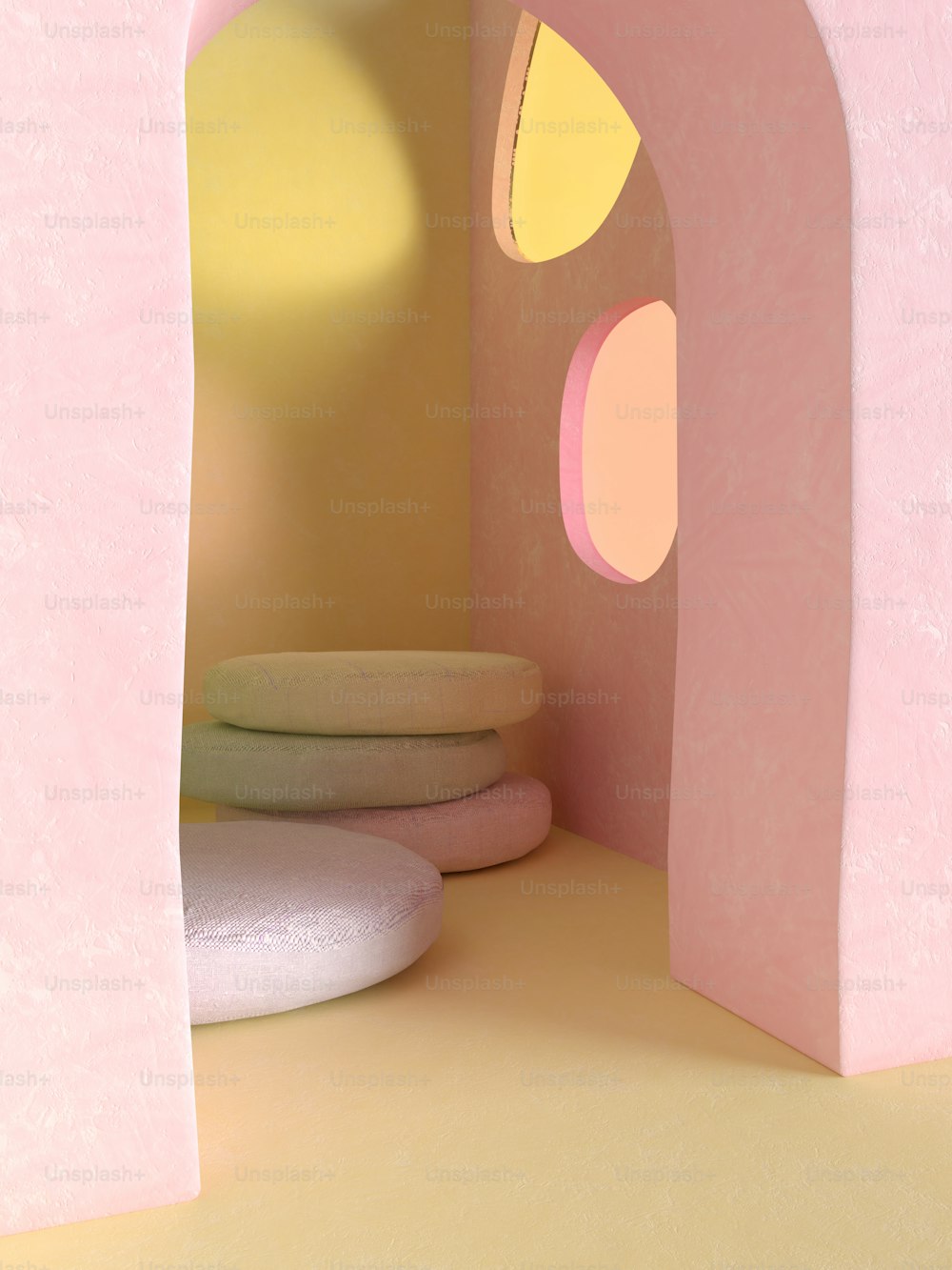 Ein rosa-gelber Raum mit einem runden Objekt auf dem Boden