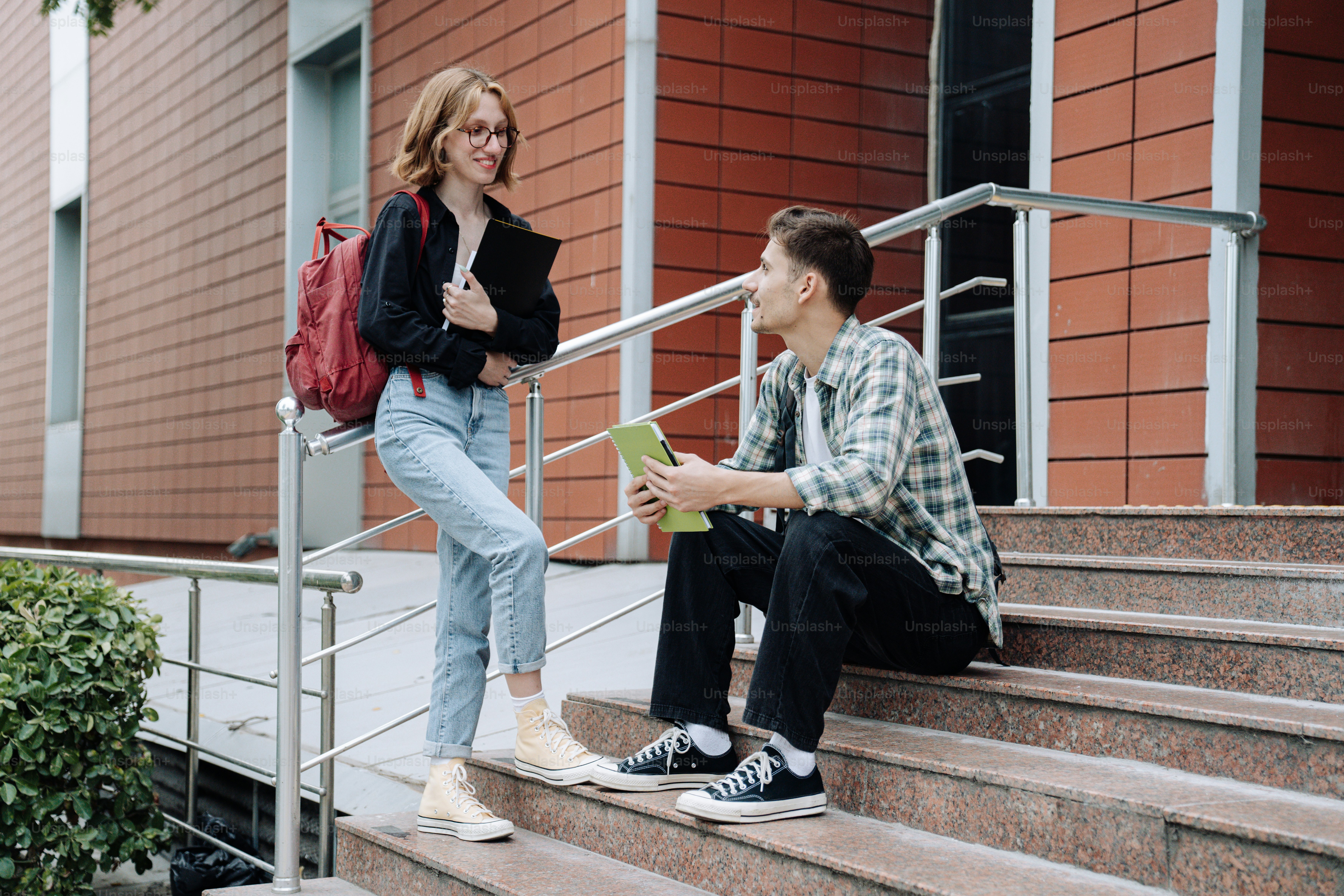 How to Make a Great First Impression in Random Chat with Strangers