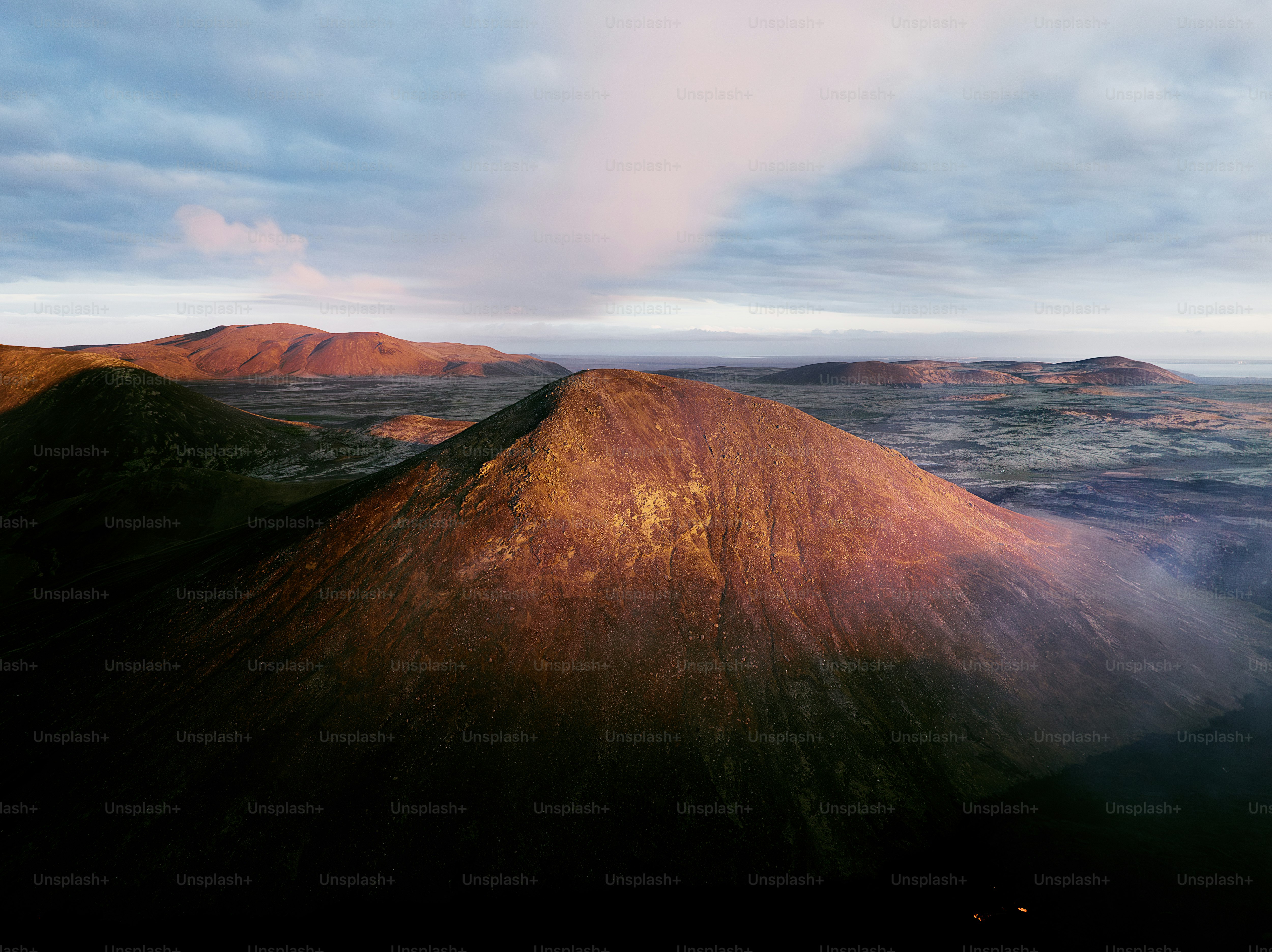 A volcano with lava and steam rising from it photo – Fire Image on Unsplash
