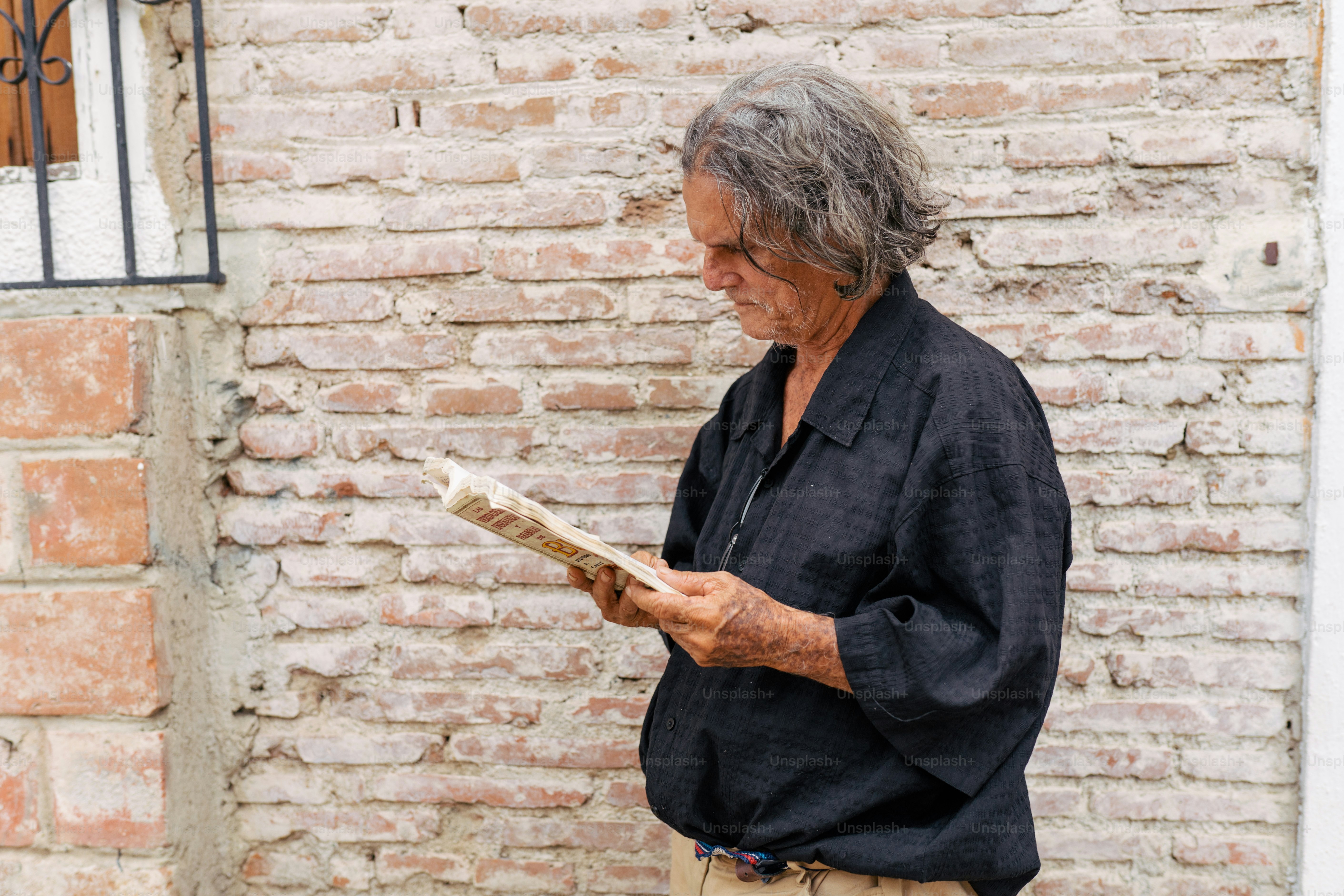 Expert Local Knowledge - Local guide in traditional attire